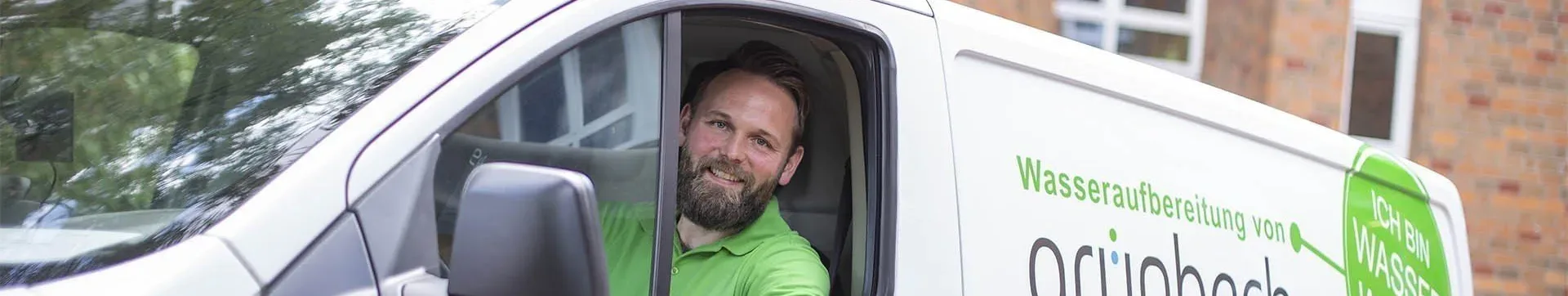 Kundendiensttechniker im Auto